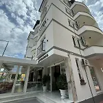 Star & Restaurant アパート ゴーレム