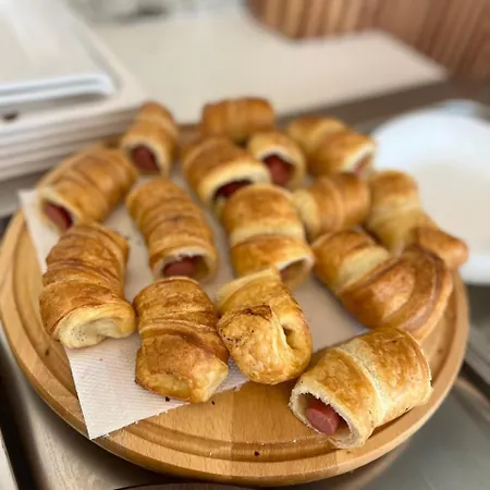 Star & Restaurant * Golem (Tirana)