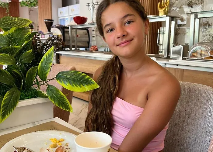 Star & Restaurant 格勒姆