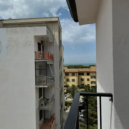 Star & Restaurant Apartment Golem (Tirana)