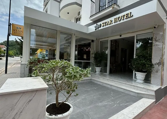 Star & Restaurant Lägenhet Golem (Tirana)